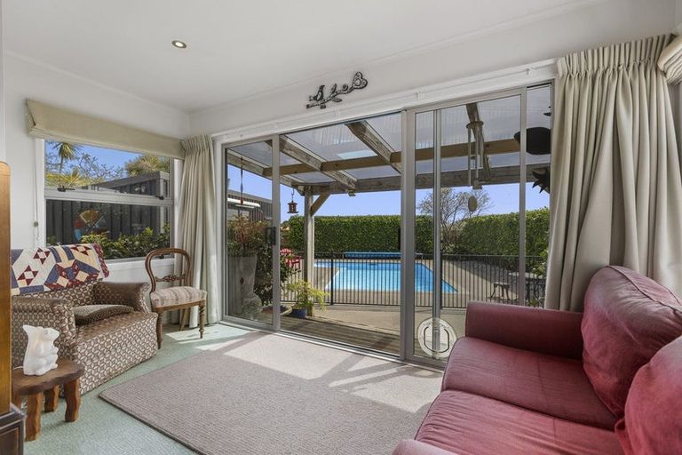 Photo of property in 8 Blenheim Place, Vogeltown, New Plymouth, 4310