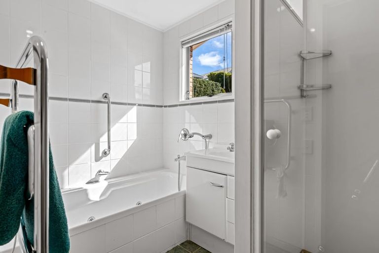 Photo of property in 30 Upper Chelverton Drive, Red Beach, 0932