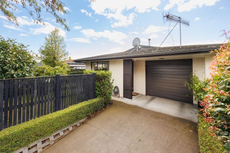 Photo of property in 8 Earl Place, Hokowhitu, Palmerston North, 4410