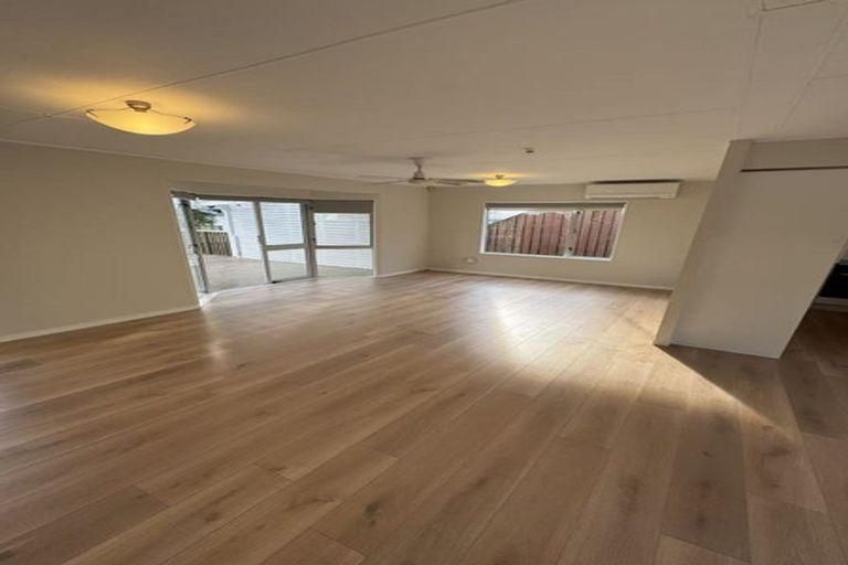 Photo of property in 81 Kemp Road, Massey, Auckland, 0614