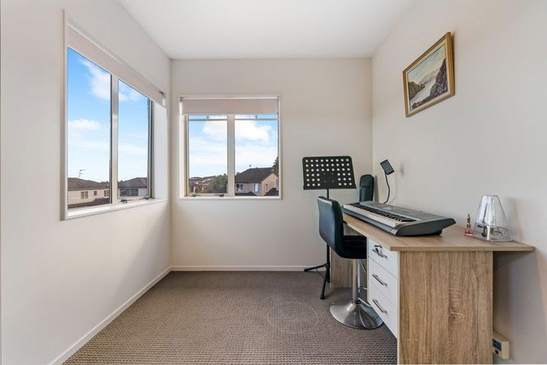 Photo of property in 11 Kouras Place, Flat Bush, Auckland, 2016