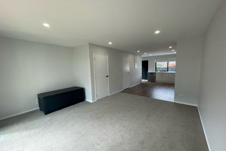 Photo of property in 2 Mikoikoi Crescent, Mangere Bridge, Auckland, 2022