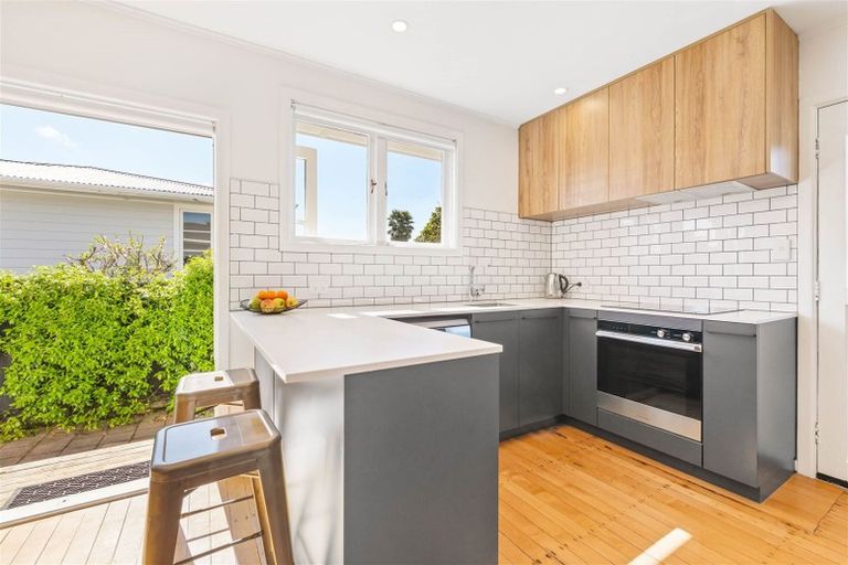 Photo of property in 1/10 Neil Avenue, Te Atatu Peninsula, Auckland, 0610