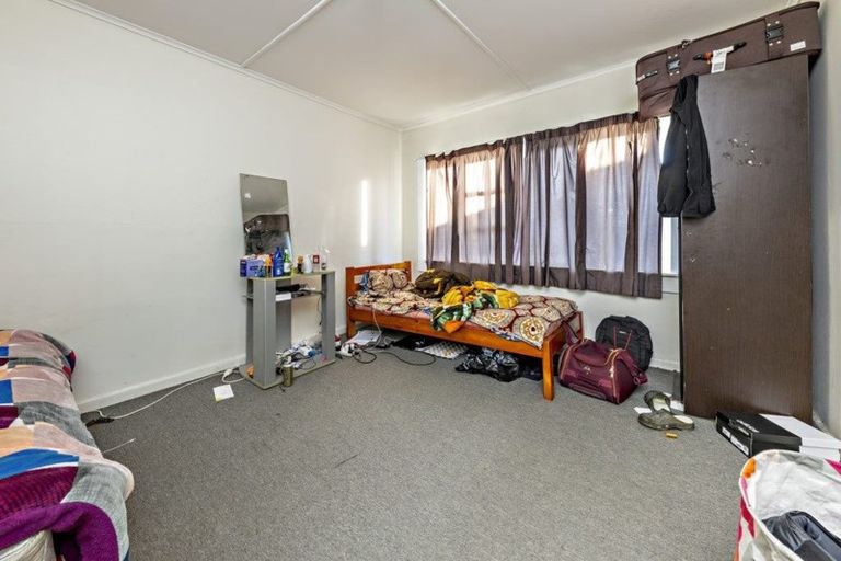 Photo of property in 16 Freyberg Avenue, Papatoetoe, Auckland, 2104