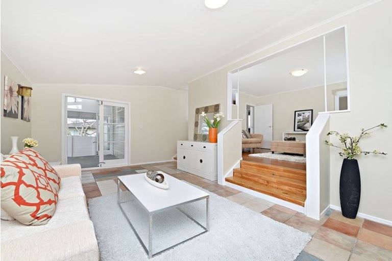 Photo of property in 16 Gainsborough Street, Manurewa, Auckland, 2102