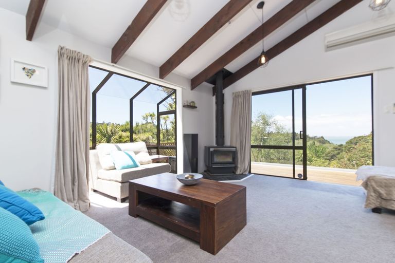 Photo of property in 692 South Titirangi Road, Titirangi, Auckland, 0604