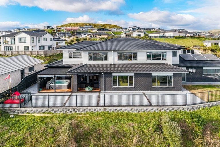 Photo of property in 10 Omaka Place, Aotea, Porirua, 5024