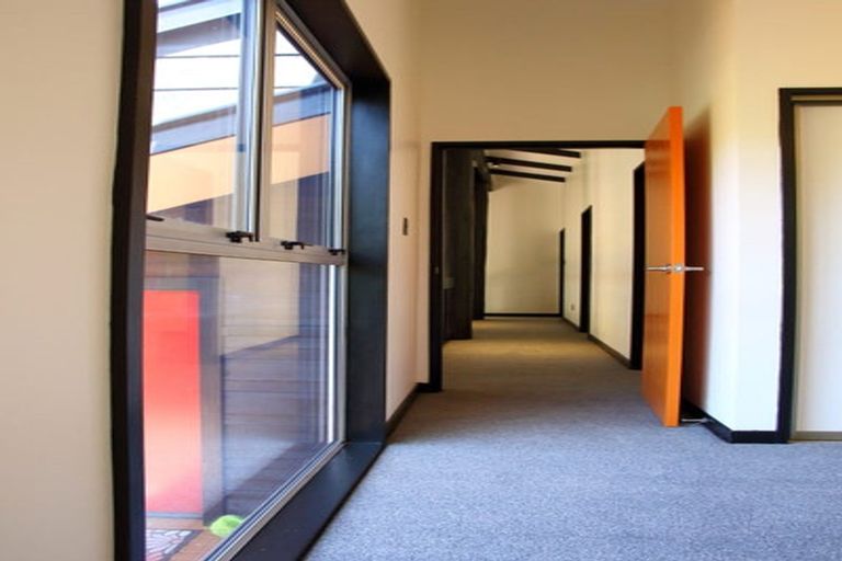 Photo of property in 35 Ticehurst Road, Lyttelton, 8082