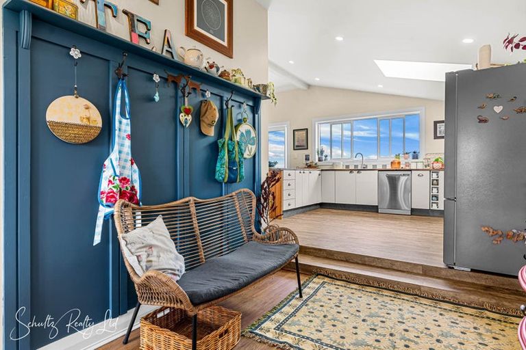 Photo of property in 17 Oparakau Road, Matakohe, 0594