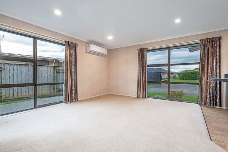 Photo of property in 8 Geneva Terrace, Kelvin Grove, Palmerston North, 4414