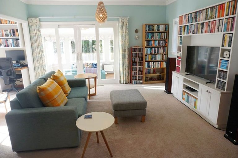 Photo of property in 8 Waikare Street, Karori, Wellington, 6012