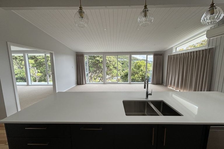 Photo of property in 42 Versailles Street, Karori, Wellington, 6012