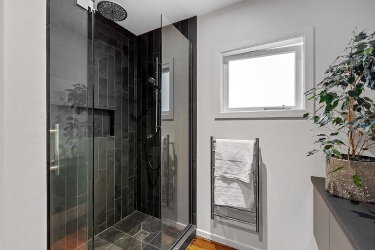 Photo of property in 1/74 College Road, Northcote, Auckland, 0627