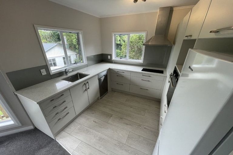 Photo of property in 14 West Road, Northland, Wellington, 6012