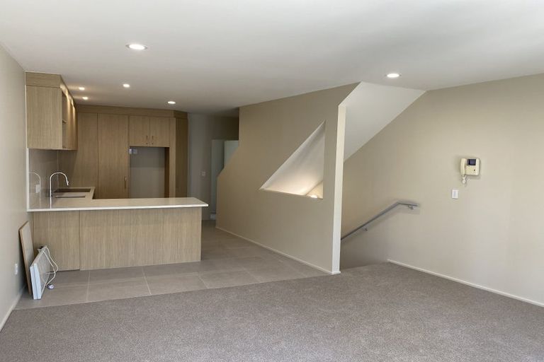 Photo of property in 8/19 Ocean View Road, Hillcrest, Auckland, 0627