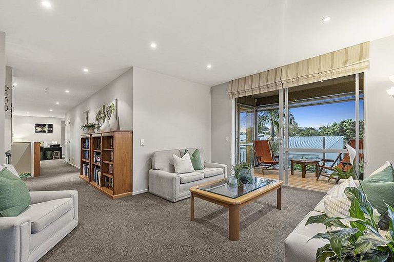 Photo of property in 2a Rushden Terrace, Red Beach, 0932