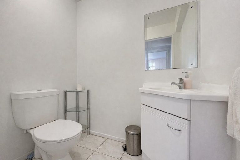 Photo of property in 137 Gossamer Drive, Pakuranga Heights, Auckland, 2010