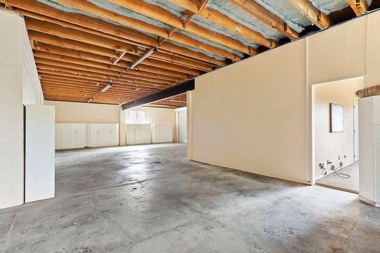 Photo of property in 99 Akaroa Drive, Maupuia, Wellington, 6022