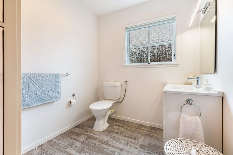 Photo of property in 1/10 Springbank Lane, Te Atatu Peninsula, Auckland, 0610