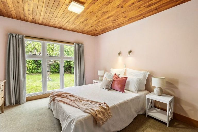 Photo of property in 1 Valley Street, Island Bay, Wellington, 6023