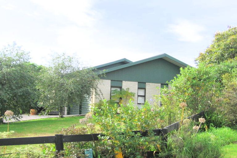 Photo of property in 5 Royalty Rise, Red Beach, 0932