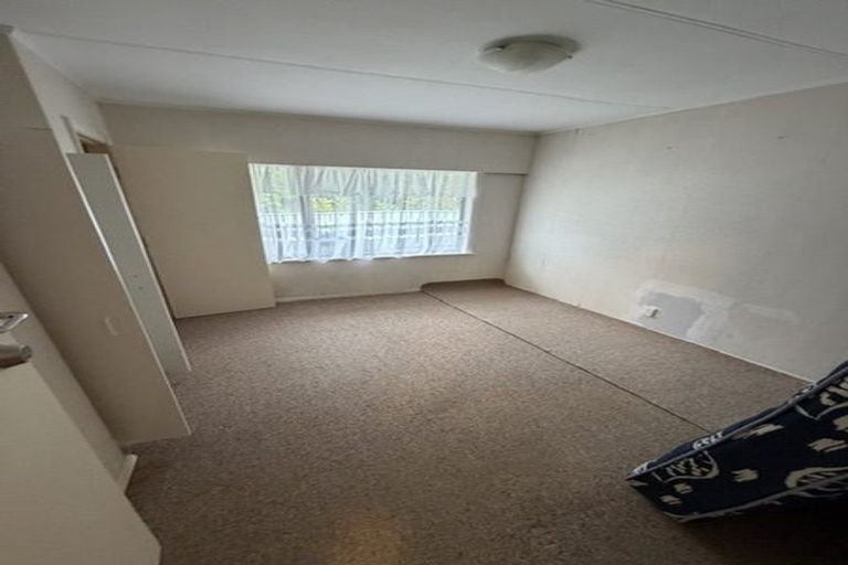 Photo of property in 81 Kenmore Street, Newlands, Wellington, 6037