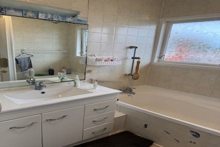Photo of property in 2 Wells Road, Bucklands Beach, Auckland, 2012
