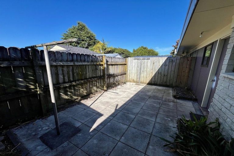 Photo of property in 2/24 Beaumaris Way, Conifer Grove, Takanini, 2112