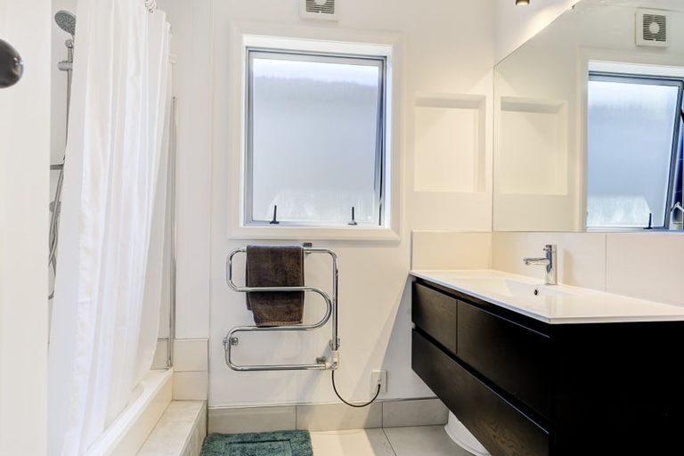 Photo of property in 24 Splitt Avenue, Glenview, Hamilton, 3206