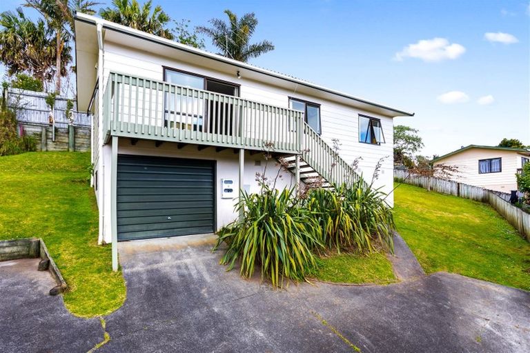 Photo of property in 8 Garton Drive, Massey, Auckland, 0614