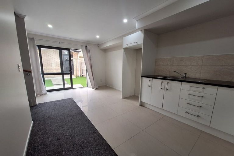 Photo of property in 10/4 Wallson Crescent, Wiri, Auckland, 2104