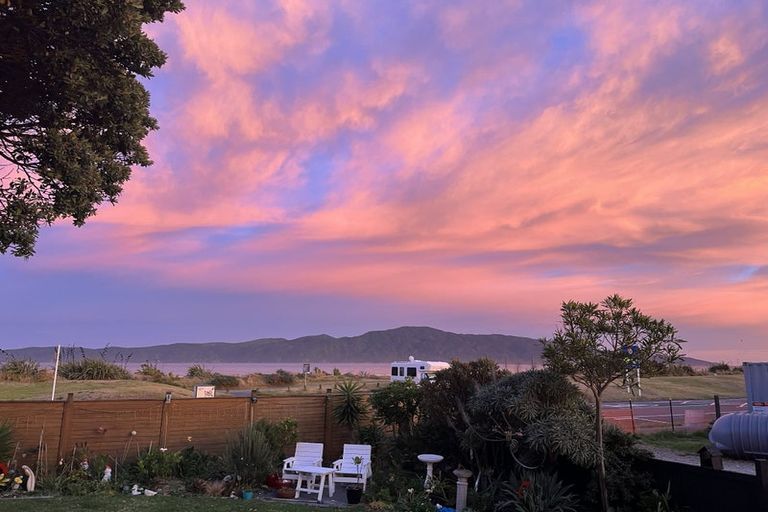 Photo of property in 55 Marine Parade, Paraparaumu Beach, Paraparaumu, 5032