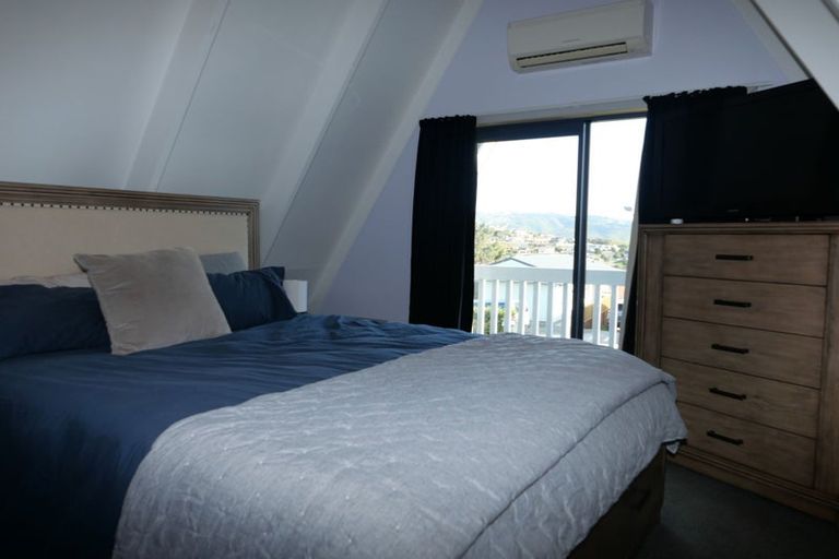 Photo of property in 9 Toporoa View, Ascot Park, Porirua, 5024