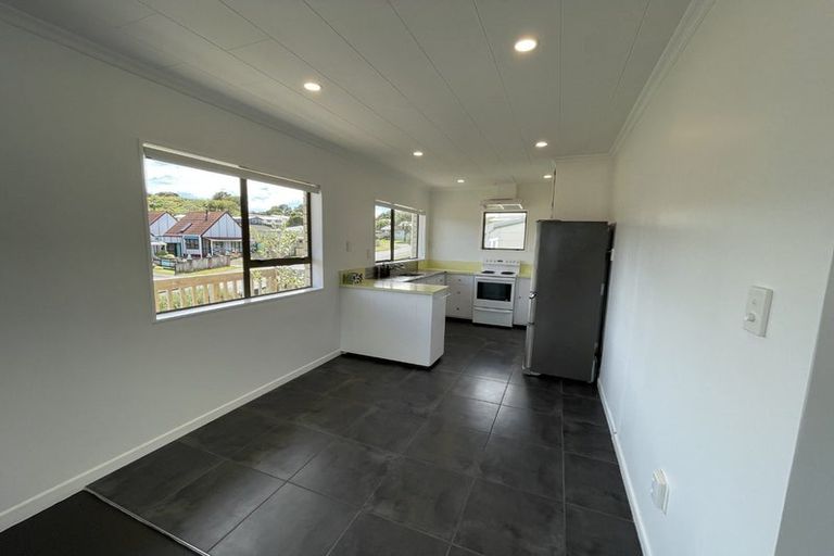 Photo of property in 37 Herekawe Drive, Spotswood, New Plymouth, 4310