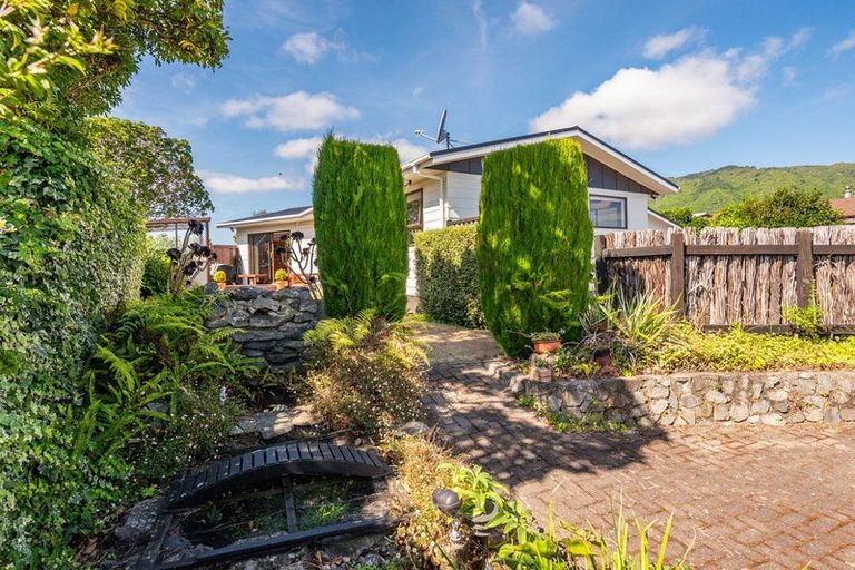 Photo of property in 15 Kanawa Street, Waikanae, 5036