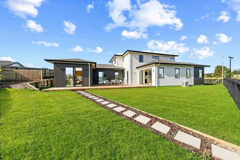 Photo of property in 63 Mcindoe Road, Kumeu, 0810