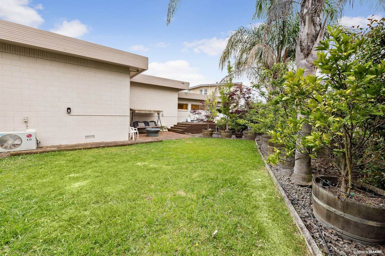 Photo of property in 74 Priestley Drive, Bucklands Beach, Auckland, 2014