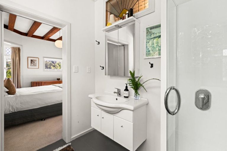 Photo of property in 18 Hukarere Road, Bluff Hill, Napier, 4110