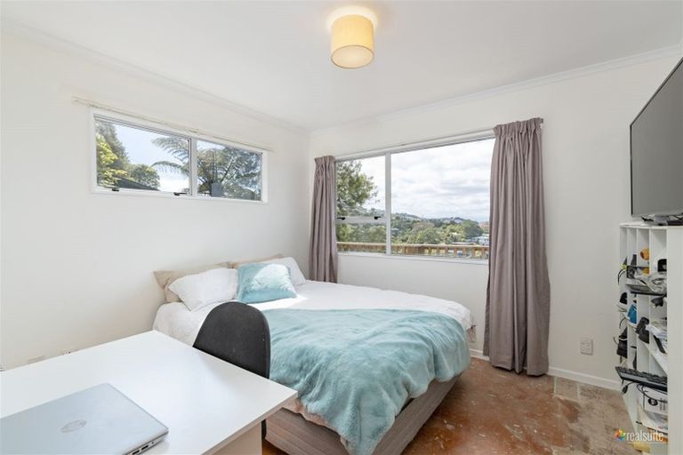 Photo of property in 91 Miromiro Road, Normandale, Lower Hutt, 5010