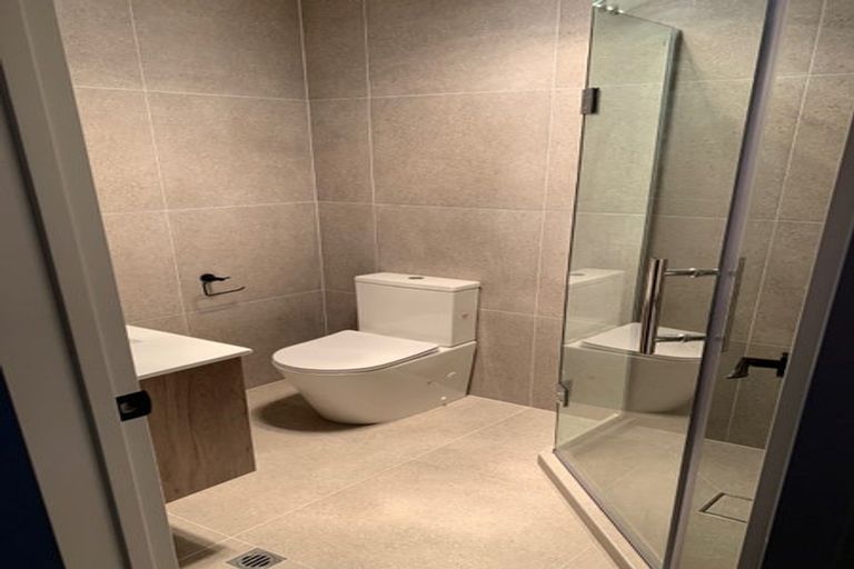 Photo of property in 3/110 Beach Road, Te Atatu Peninsula, 0610