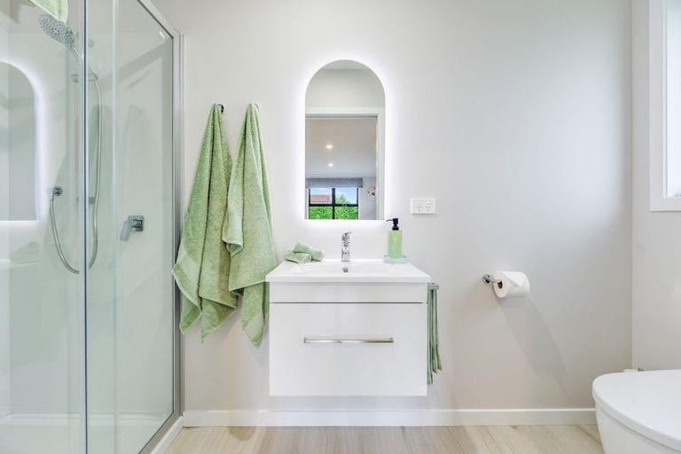 Photo of property in 2 Alan Livingston Drive, Cambridge, 3434