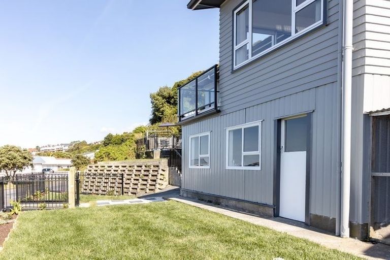 Photo of property in 91 Akaroa Drive, Maupuia, Wellington, 6022