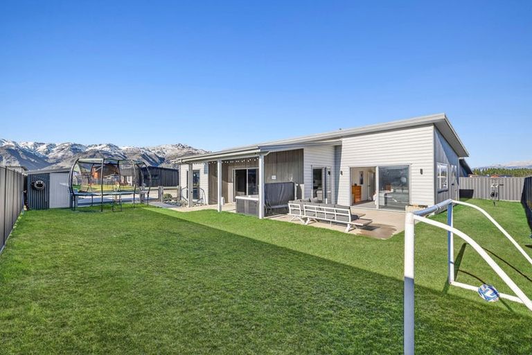 Photo of property in 16 Isthmus Place, Lake Hawea, Wanaka, 9382
