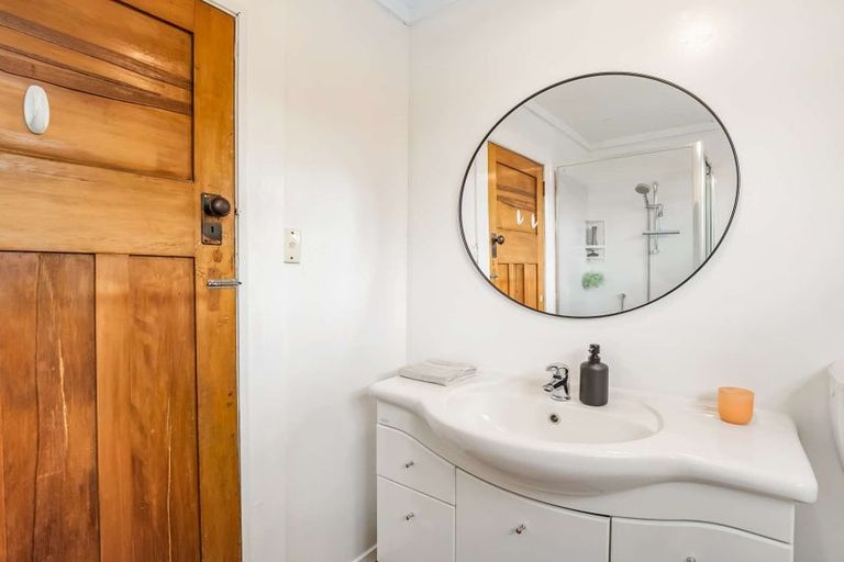 Photo of property in 8 Chelwood Street, Takaro, Palmerston North, 4412