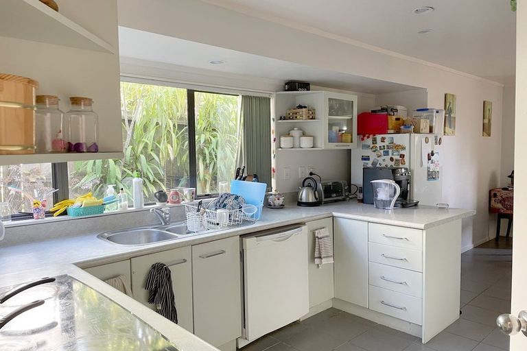 Photo of property in 95 Seaview Road, Glenfield, Auckland, 0629