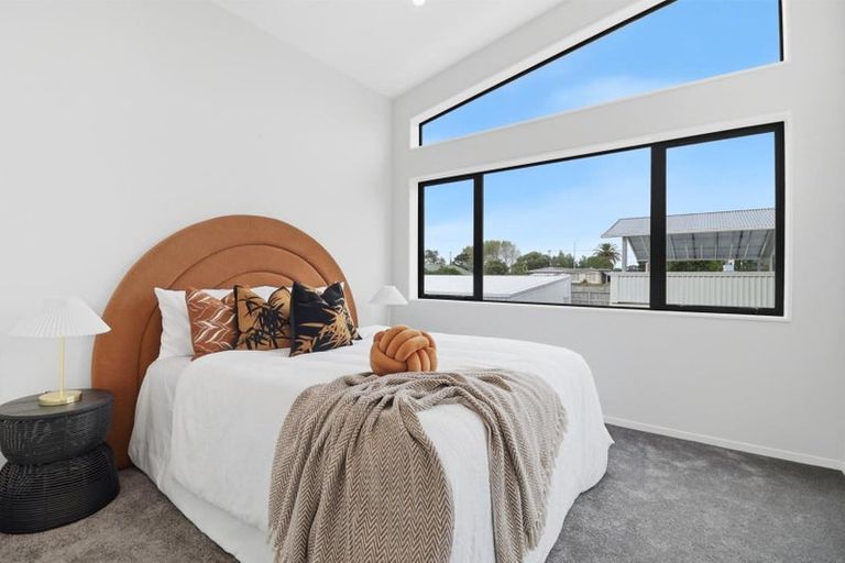 Photo of property in 2/7 Tapu Road, Huapai, Kumeu, 0810