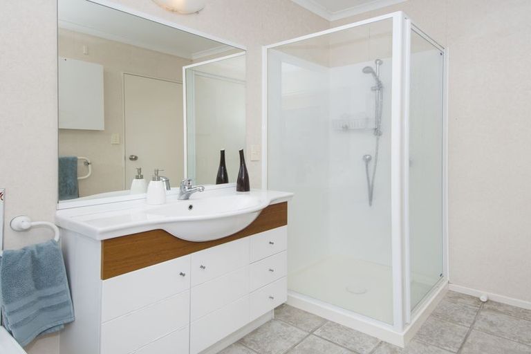 Photo of property in 36 Mcleod Place, Papamoa Beach, Papamoa, 3118