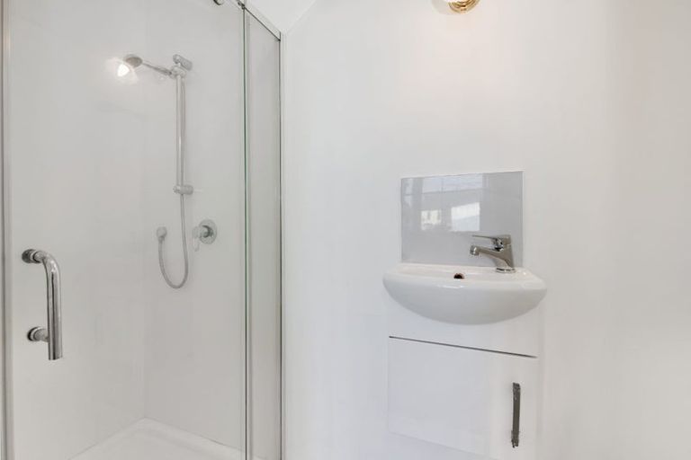 Photo of property in 22 Garfield Road, Helensville, 0800