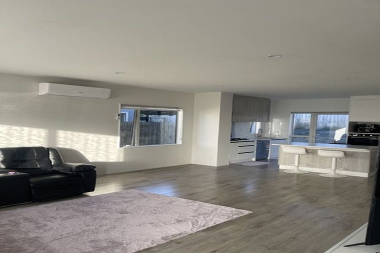 Photo of property in 3b Poruru Close, Papakura, 2110