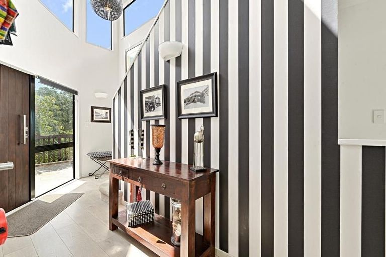 Photo of property in 15b Melandra Road, Stanmore Bay, Whangaparaoa, 0932